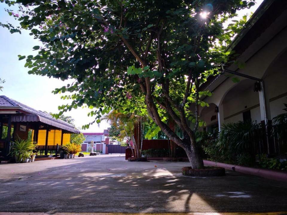 Khum Nakhon Hotel Nakhon Si Thammarat Exterior photo